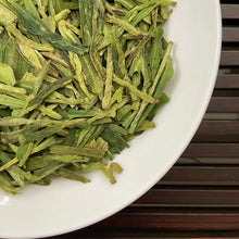 Carica l'immagine nel visualizzatore di Gallery, 2024 Early Spring Long Jing (Dragon Well) A+ Grade Green Tea, ZheJiang Province. - photo 4