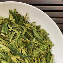 Carica l'immagine nel visualizzatore di Gallery, 2024 Early Spring Long Jing (Dragon Well) A+ Grade Green Tea, ZheJiang Province. - photo 5