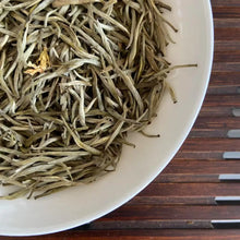 Load image into Gallery viewer, Appearance Tight, neatly curled dark-brown tea threads with a lustrous, slightly reddish sheen. The dry leaves release an inviting natural fragrance the moment the bag is opened.

Liquor Bright, clear amber with a reddish-golden glow.

Aroma &amp; Flavor Rich honey-like sweetness layered with ripe fruit (stone fruit, longan) and delicate floral notes. The taste is smooth and full-bodied, naturally sweet, with minimal bitterness and a pleasant, mouth-watering quality. It produces abundant saliva and delivers