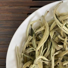 Load image into Gallery viewer, 2025 Early Spring White Tea Da Bai Ya - Yue Guang Bai (Giant White Bud - Moonlig - photo 3