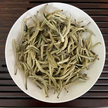 Load image into Gallery viewer, 2025 Early Spring White Tea Da Bai Ya - Yue Guang Bai (Giant White Bud - Moonlig