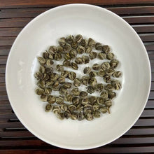 Charger l'image dans la galerie, 2025 Spring Green Tea Mo Li Hua Cha - Zhu Cha (Jasmine Flower - Pearl Tea) A+++ 
