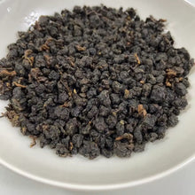 Load image into Gallery viewer, Appearance Tight, neatly curled dark-brown tea threads with a lustrous, slightly reddish sheen. The dry leaves release an inviting natural fragrance the moment the bag is opened.

Liquor Bright, clear amber with a reddish-golden glow.

Aroma &amp; Flavor Rich honey-like sweetness layered with ripe fruit (stone fruit, longan) and delicate floral notes. The taste is smooth and full-bodied, naturally sweet, with minimal bitterness and a pleasant, mouth-watering quality. It produces abundant saliva and delivers