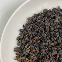 Load image into Gallery viewer, Appearance Tight, neatly curled dark-brown tea threads with a lustrous, slightly reddish sheen. The dry leaves release an inviting natural fragrance the moment the bag is opened.

Liquor Bright, clear amber with a reddish-golden glow.

Aroma &amp; Flavor Rich honey-like sweetness layered with ripe fruit (stone fruit, longan) and delicate floral notes. The taste is smooth and full-bodied, naturally sweet, with minimal bitterness and a pleasant, mouth-watering quality. It produces abundant saliva and delivers