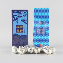 Charger l'image dans la galerie, 2025 XiaGuan "Da Xue Shan + Wu Liang Shan · Mi Jing - Long Zhu" (Big Snow Mountain + Wuliang Mountain · Secret Place ~ 18 Yr Aged ~ LinCang + Pu'Er Region - Dragon Ball) Tuo 160g/Box Puerh Raw Tea Sheng Cha - King Tea Mall
