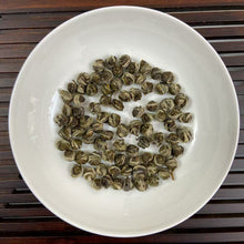 Load image into Gallery viewer, 2025 Spring Green Tea &quot;Mo Li Hua Cha - Zhu Cha&quot; (Jasmine Flower - Gunpowder / Pearl Tea) A+++ Grade, Lv Cha, Zhejiang Province.