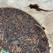 Load image into Gallery viewer, 2006 CNNP Puerh &quot;8011 - Nan Nuo Gu Shu&quot; (8011 - Nannuo Old Tree) Cake 380g Puerh Sheng Cha Raw Tea