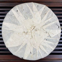 將圖片載入圖庫檢視器 2004 ChangTai &quot;Chen Hong Chang - Yi Wu - Yi Bang Ji Pin&quot; (Yiwu - Premium Yibang) Cake 400g Puerh Raw Tea Sheng Cha
