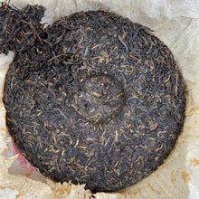 Load image into Gallery viewer, 2003 LiuDaChaShan &quot;Zi Yin&quot; (Purple Mark) Cake 357g Puerh Raw Tea Sheng Cha