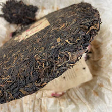 Load image into Gallery viewer, 2003 LiuDaChaShan &quot;Zi Yin&quot; (Purple Mark) Cake 357g Puerh Raw Tea Sheng Cha