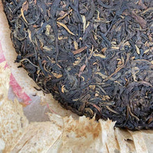 Load image into Gallery viewer, 2003 LiuDaChaShan &quot;Zi Yin&quot; (Purple Mark) Cake 357g Puerh Raw Tea Sheng Cha