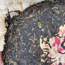 Load image into Gallery viewer, 2003 LiuDaChaShan &quot;Zi Yin&quot; (Purple Mark) Cake 357g Puerh Raw Tea Sheng Cha
