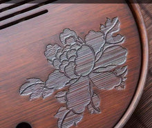 Load image into Gallery viewer, Product Name: Round Tea Tray

Material: Bamboo + Laminate Board Base

Size:

Small : Diameter 25 * Height 5 cm

Medium: Diameter 29 * Height 5 cm

Large : Diameter 38 * Height 5 cm



This Round Tea Tray is an exquisite piece of craftsmanship, designed for the ritual of Gongfu tea, a traditional Chinese method of tea preparation that focuses on the aesthetic presentation and sharing. The tray is constructed from high-quality bamboo, a material revered for its durability and natural beauty.

The surface of t