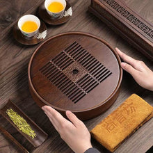 Load image into Gallery viewer, Product Name: Round Tea Tray

Material: Bamboo + Laminate Board Base

Size:

Small : Diameter 25 * Height 5 cm

Medium: Diameter 29 * Height 5 cm

Large : Diameter 38 * Height 5 cm



This Round Tea Tray is an exquisite piece of craftsmanship, designed for the ritual of Gongfu tea, a traditional Chinese method of tea preparation that focuses on the aesthetic presentation and sharing. The tray is constructed from high-quality bamboo, a material revered for its durability and natural beauty.

The surface of t