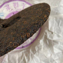 Load image into Gallery viewer, 2007 LaoManEr "Ban Zhang - Gao Ji" (Banzhang - Premium) 357g Puerh Ripe Tea Shou / Shu Cha