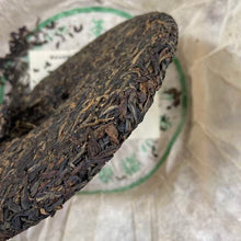 Load image into Gallery viewer, 2004 LiMing "Nan Huo Shan · Chun · Gu Qiao Mu" (Nannuo Mountain · Spring · Old Arbor Tree) Cake 357g Puerh Raw Tea Sheng Cha