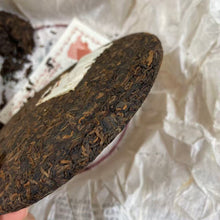 Load image into Gallery viewer, 2009 YunFeng "Nü Er Cha - You Ji Cha" (Daughter’s Tea - IFOAM Organic Tea) Cake 250g Puerh Ripe Tea Shou / Shu Cha, Menghai