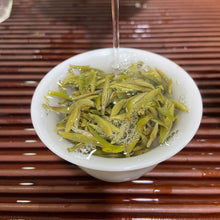 Load image into Gallery viewer, 2026 Early Spring Bai Hao Yin Zhen - He Xin - Tou Cai (White Hair Silver Needle  - photo 7