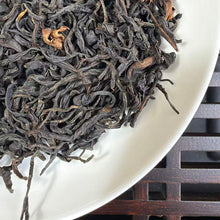 Laden Sie das Bild in den Galerie-Viewer, 2026 Spring Black Tea Ye Sheng Gu Shu Shai Hong - Tou Chun (Wild Sun-Dried Old T - photo 4