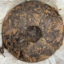 Load image into Gallery viewer, 2007 MengXin "Qian Nian Chang Ning - Huang Pian" (Millennium Changning - Yellow Leaf) Cake 400g Puerh Sheng Cha Raw Tea