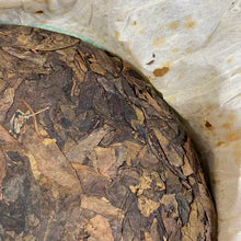 Load image into Gallery viewer, 2007 MengXin "Qian Nian Chang Ning - Huang Pian" (Millennium Changning - Yellow Leaf) Cake 400g Puerh Sheng Cha Raw Tea