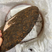 Load image into Gallery viewer, 2008 DaYi "7572" Cake 357g Puerh Shou Cha Ripe Tea ( Batch 801)