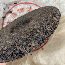 Load image into Gallery viewer, 2005 ChenYunHao "Yi Wu Zheng Shan - Lao Shu Cha" (Yiwu Mountain - Old Tree - Wet Storage) Cake 357g Puerh Raw Tea Sheng Cha