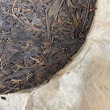 Load image into Gallery viewer, 2005 ChenYunHao "Yi Wu Zheng Shan - Lao Shu Cha" (Yiwu Mountain - Old Tree - Wet Storage) Cake 357g Puerh Raw Tea Sheng Cha