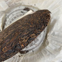 Load image into Gallery viewer, 2005 LvBao "Cha Ma Gu Dao - Ye Sheng Qiao Mu" (The Ancient Tea Horse Road - Wild Arbor Tree - SiMao / Pu'Er Region) Cake 400g Puerh Raw Tea Sheng Cha