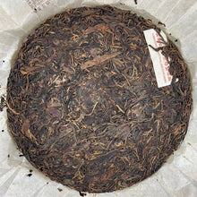 Load image into Gallery viewer, 2005 LvBao "Cha Ma Gu Dao - Ye Sheng Qiao Mu" (The Ancient Tea Horse Road - Wild Arbor Tree - SiMao / Pu'Er Region) Cake 400g Puerh Raw Tea Sheng Cha