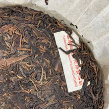 Load image into Gallery viewer, 2005 LvBao "Cha Ma Gu Dao - Ye Sheng Qiao Mu" (The Ancient Tea Horse Road - Wild Arbor Tree - SiMao / Pu'Er Region) Cake 400g Puerh Raw Tea Sheng Cha