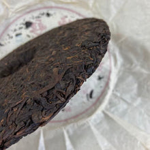 Load image into Gallery viewer, 2015 LanCang GuCha "Jing Mai Chen Chun" (Jingmai Mountain - Aged &amp; Mellow - Arbor &amp; Old Tree Blend) 357g Puerh Ripe Tea Shou / Shu Cha