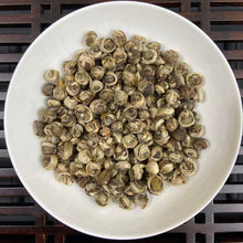 Laden Sie das Bild in den Galerie-Viewer, 2026 Spring Green Tea "Mo Li Hua Cha - Zhu Cha" (Jasmine Flower - Pearl Tea) Lv Cha