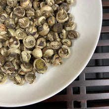 Laden Sie das Bild in den Galerie-Viewer, 2026 Spring Green Tea "Mo Li Hua Cha - Zhu Cha" (Jasmine Flower - Pearl Tea) Lv Cha