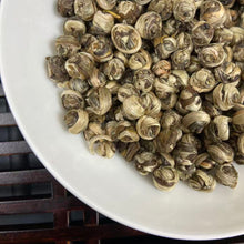 Laden Sie das Bild in den Galerie-Viewer, 2026 Spring Green Tea "Mo Li Hua Cha - Zhu Cha" (Jasmine Flower - Pearl Tea) Lv Cha