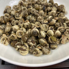 Laden Sie das Bild in den Galerie-Viewer, 2026 Spring Green Tea "Mo Li Hua Cha - Zhu Cha" (Jasmine Flower - Pearl Tea) Lv Cha