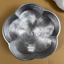 Carica l'immagine nel visualizzatore di Gallery, Yan Ji Li "Mei Hua" (Plum Blossom) Handmade Tin Tea Tray / Saucer / Board — Chaozhou Gongfu Teaware