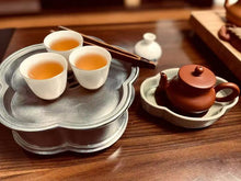 Carica l'immagine nel visualizzatore di Gallery, Yan Ji Li "Mei Hua" (Plum Blossom) Handmade Tin Tea Tray / Saucer / Board — Chaozhou Gongfu Teaware