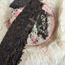 Load image into Gallery viewer, 2005 XiaGuan "FT8653" Iron Cake 357g Puerh Raw Tea Sheng Cha