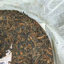 Load image into Gallery viewer, 2011 DaYi "Meng Hai Zhi Xing" (Star of Menghai) Cake 357g Puerh Shou Cha Ripe Tea