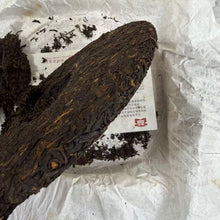 Load image into Gallery viewer, 2013 DaYi "8592" Cake 357g Puerh Shou Cha Ripe Tea