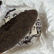 Carica l'immagine nel visualizzatore di Gallery, 2007 DaYi "7592" Cake 357g Puerh Shou Cha Ripe Tea