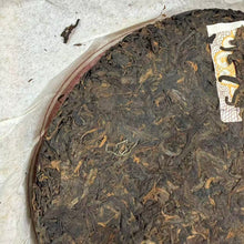 Carica l'immagine nel visualizzatore di Gallery, 2006 DaYi "7452" Cake (602 Batch) 357g Puerh Shou Cha Ripe Tea