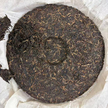Load image into Gallery viewer, 2009 DaYi "Yue Chen Yue Xiang" (The Older The Better) Cake 357g Puerh Sheng Cha Raw Tea