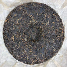 Carica l'immagine nel visualizzatore di Gallery, 2014 "Yi Wu Zheng Shan" (Yiwu Mountain) Cake 357g Puerh Raw Tea Sheng Cha