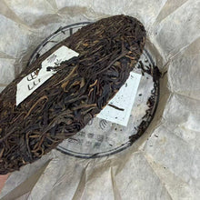Carica l'immagine nel visualizzatore di Gallery, 2014 "Yi Wu Zheng Shan" (Yiwu Mountain) Cake 357g Puerh Raw Tea Sheng Cha