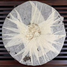 Carica l'immagine nel visualizzatore di Gallery, Early 2010s "Yi Wu Gu Shu" (Yiwu Old Tree) Cake 357g Puerh Raw Tea Sheng Cha
