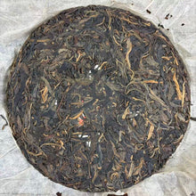 Carica l'immagine nel visualizzatore di Gallery, Early 2010s "Yi Wu Gu Shu" (Yiwu Old Tree) Cake 357g Puerh Raw Tea Sheng Cha