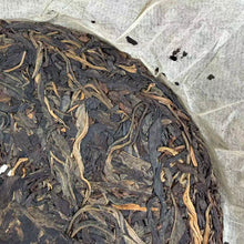 Carica l'immagine nel visualizzatore di Gallery, Early 2010s "Yi Wu Gu Shu" (Yiwu Old Tree) Cake 357g Puerh Raw Tea Sheng Cha