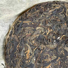 Carica l'immagine nel visualizzatore di Gallery, Early 2010s "Yi Wu Gu Shu" (Yiwu Old Tree) Cake 357g Puerh Raw Tea Sheng Cha
